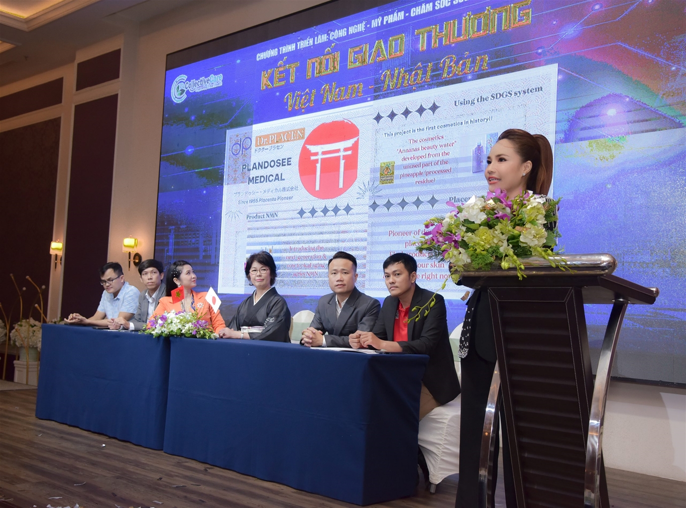 Hoa khôi Bảo Ngọc trình bày về dòng sản phẩm mới của Tập Đoàn VTC.